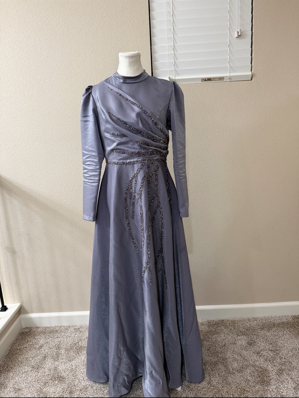 Elegant Lavender-Gray Long Sleeve Evening Gown prom dress